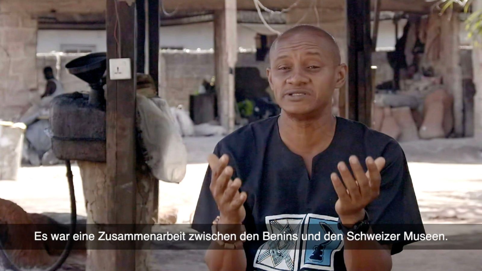 Omodamwen appreciates that the Ethnographic Museum and other Swiss museums sought his expertise. Holding an original bell for the first time at the Ethnographic Museum in Zurich was a dream come true for him.